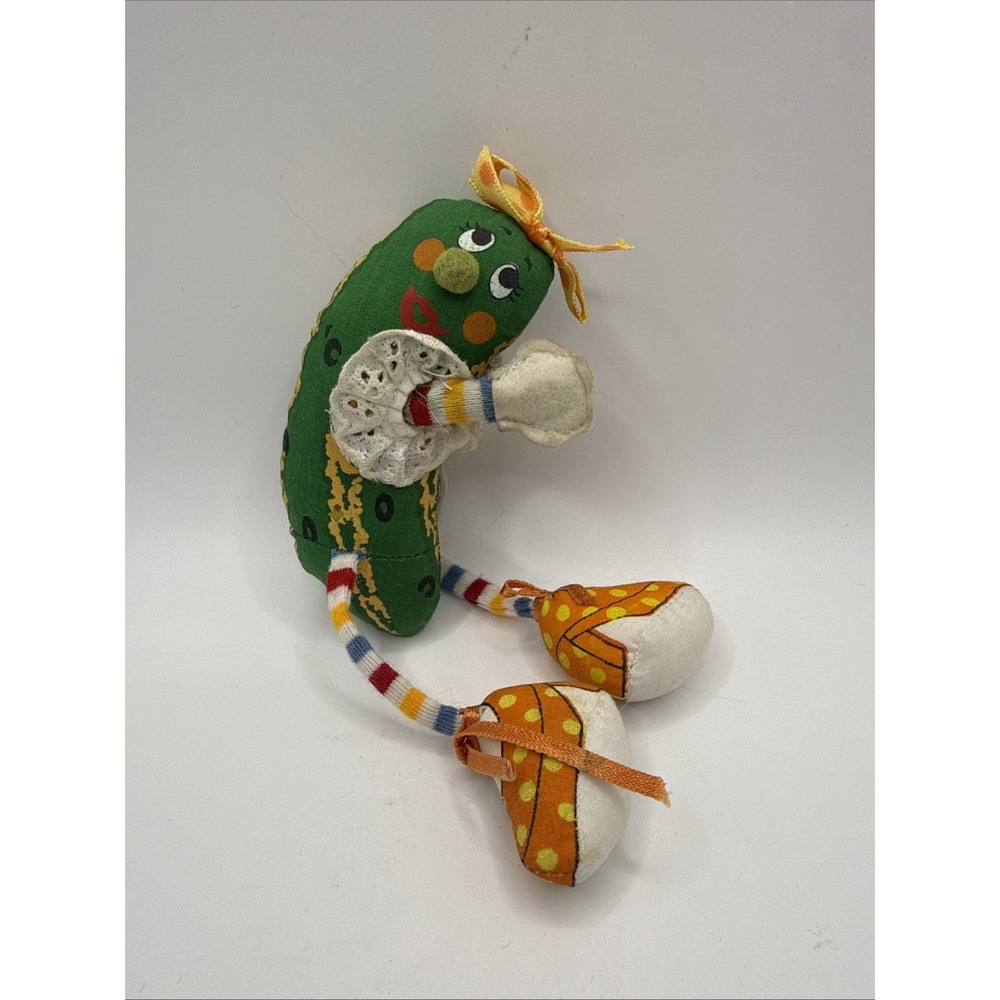 Vintage 1983 Amtoy Mrs. Fickle Pickle American Greetings Plush Toy Cucumber